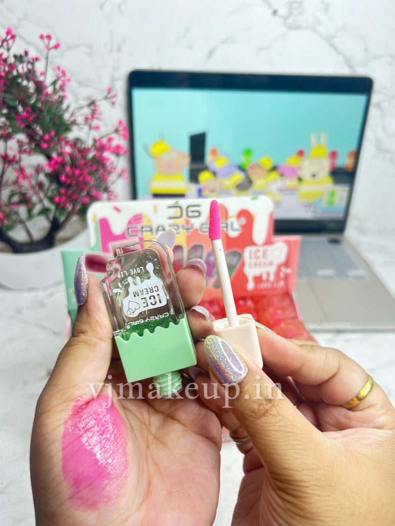 Non-sticky moisturising lip gloss with glossy shine
