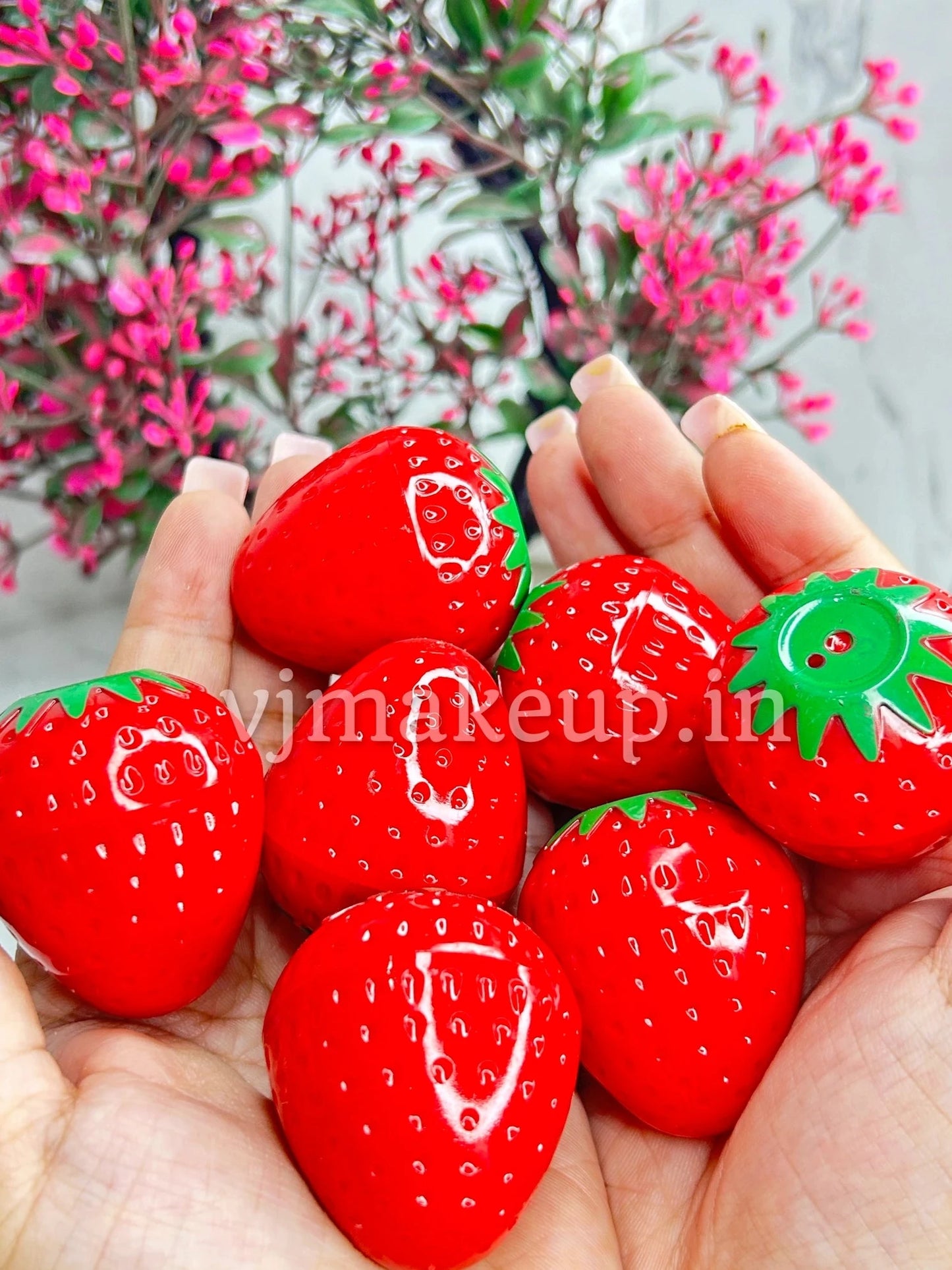 STRAWBERRY LIPBALM