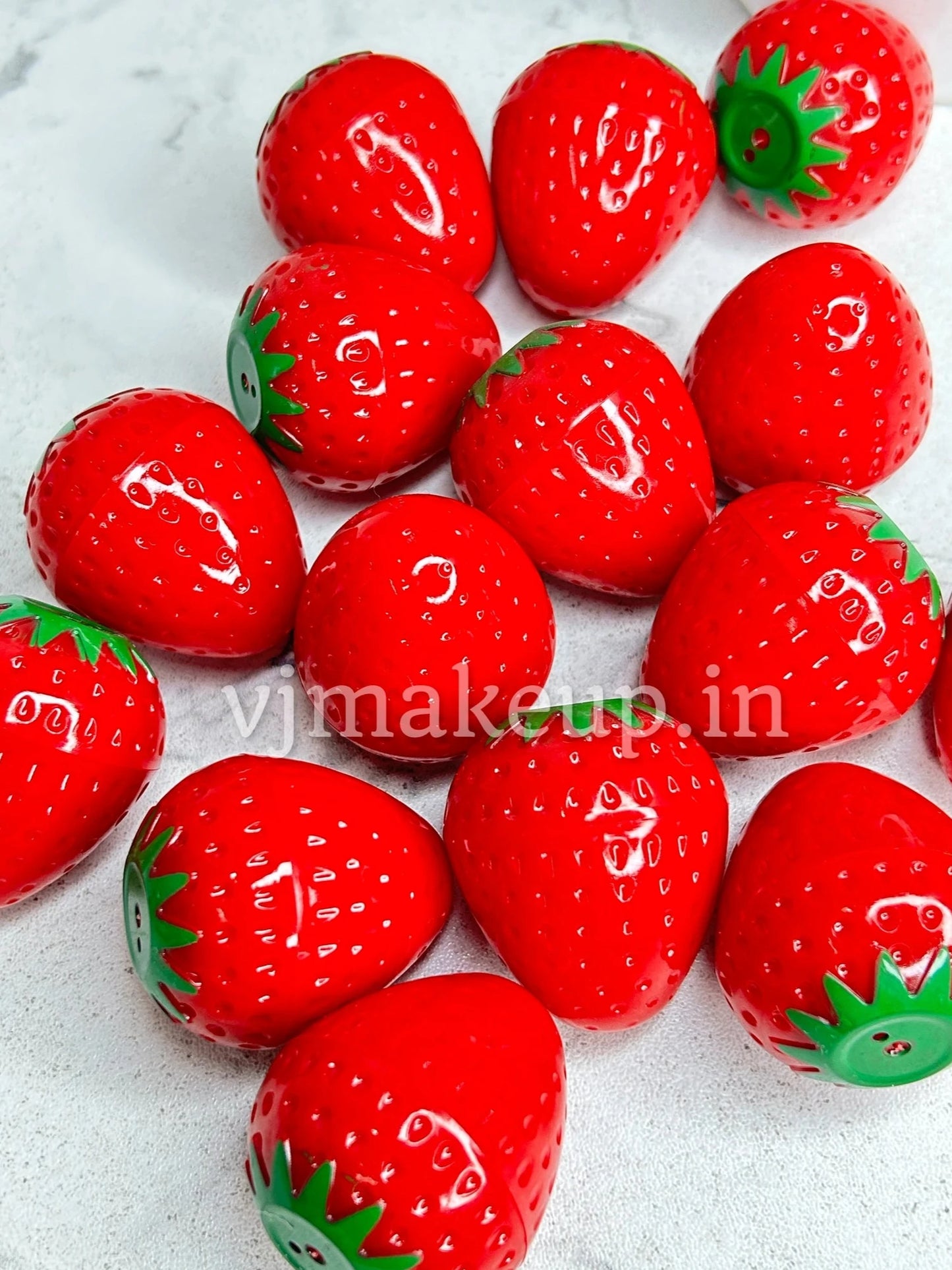 STRAWBERRY LIPBALM